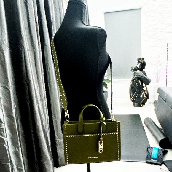 Michael Kors Leather Bag Retail $435 Clearance Sale - Picture 11 of 12